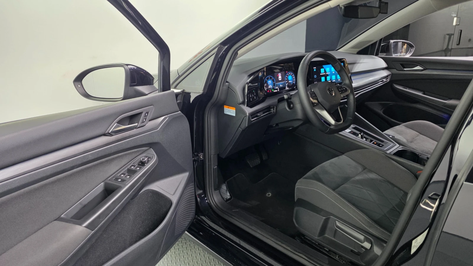 VW Golf 2.0 TDI Premium | Адаптивен круиз | Камера| Подгре, снимка 9 - Автомобили и джипове - 55663265