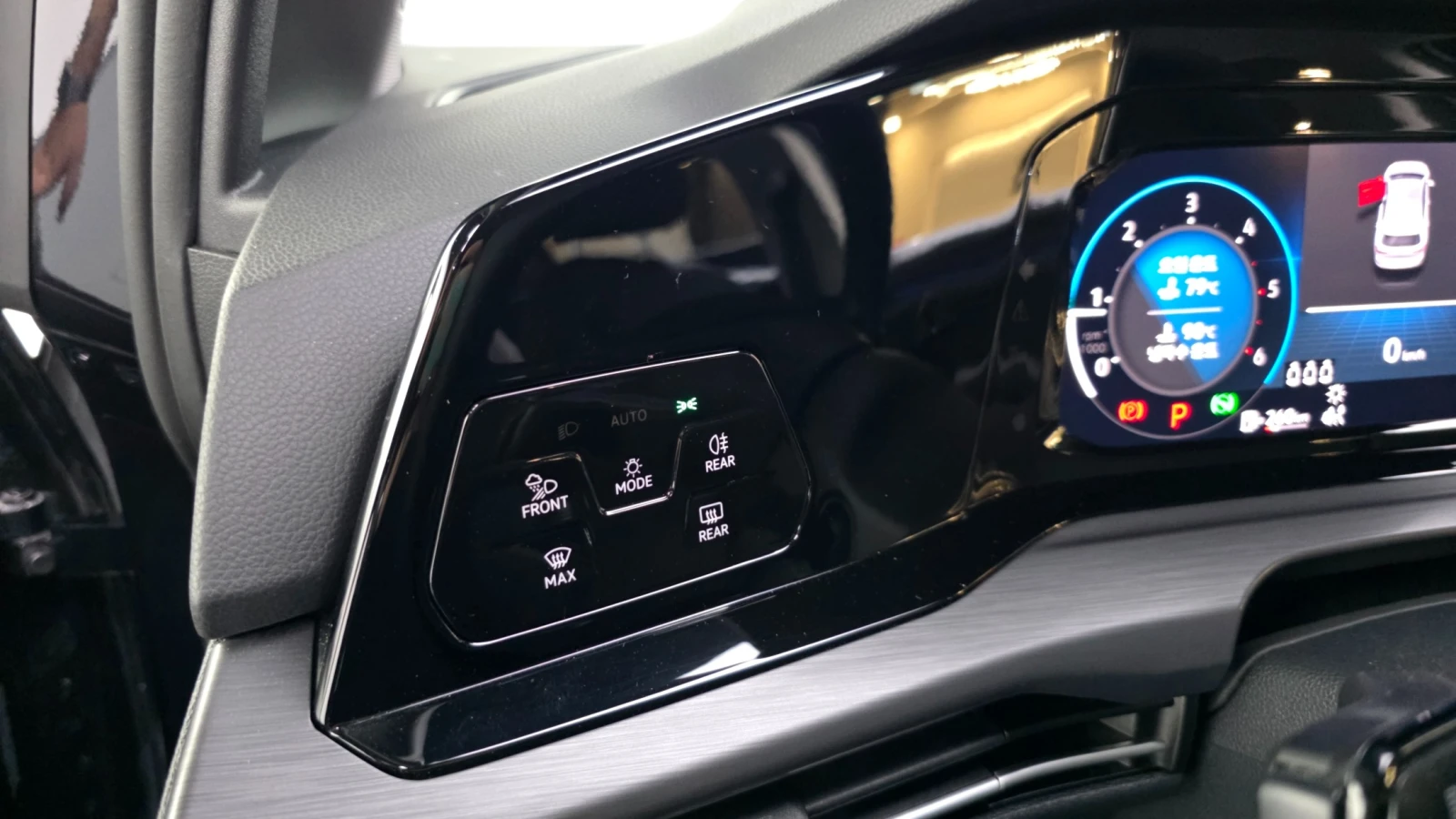 VW Golf 2.0 TDI Premium | Адаптивен круиз | Камера| Подгре, снимка 15 - Автомобили и джипове - 55663265