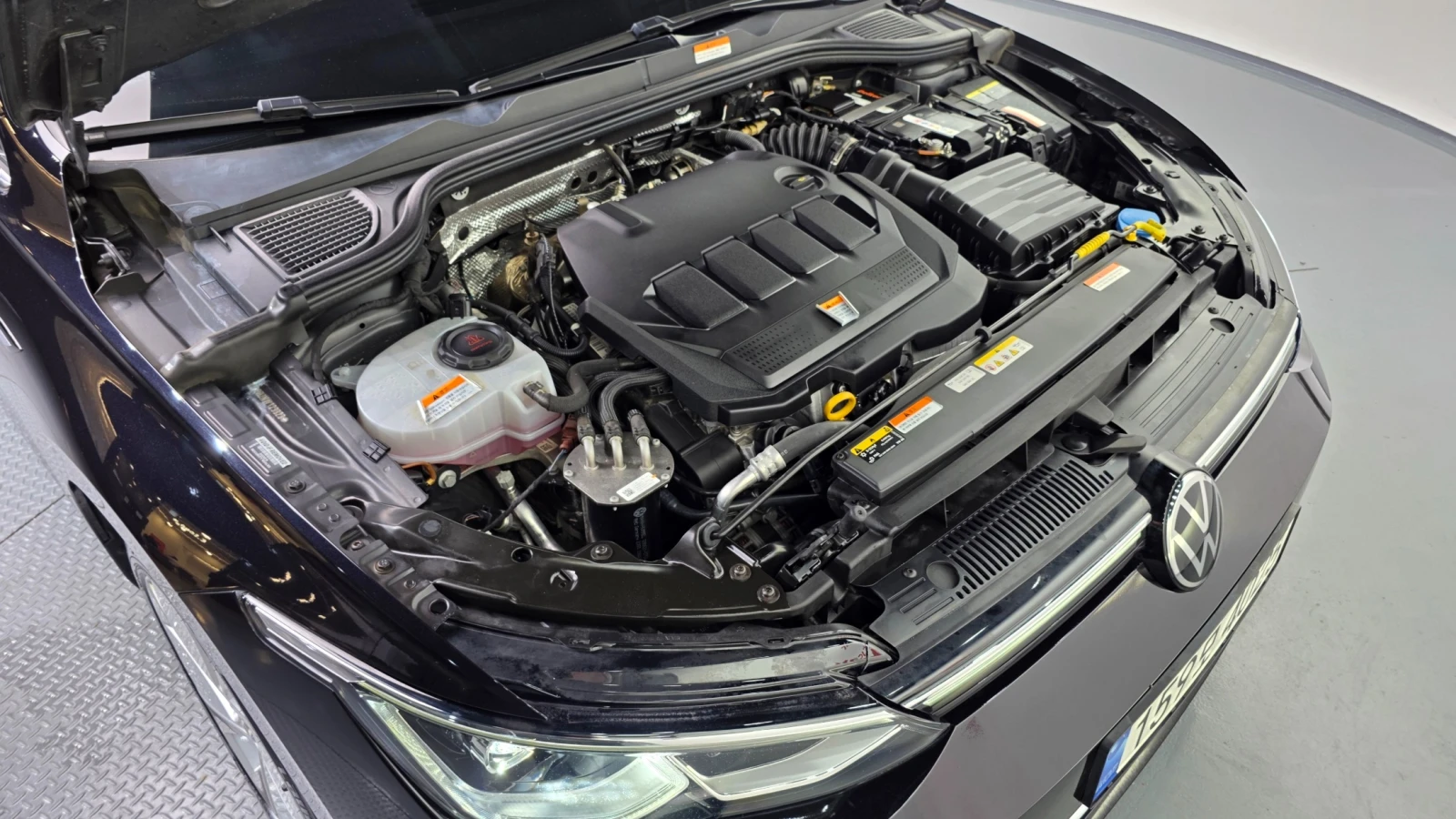 VW Golf 2.0 TDI Premium | Адаптивен круиз | Камера| Подгре, снимка 5 - Автомобили и джипове - 55663265