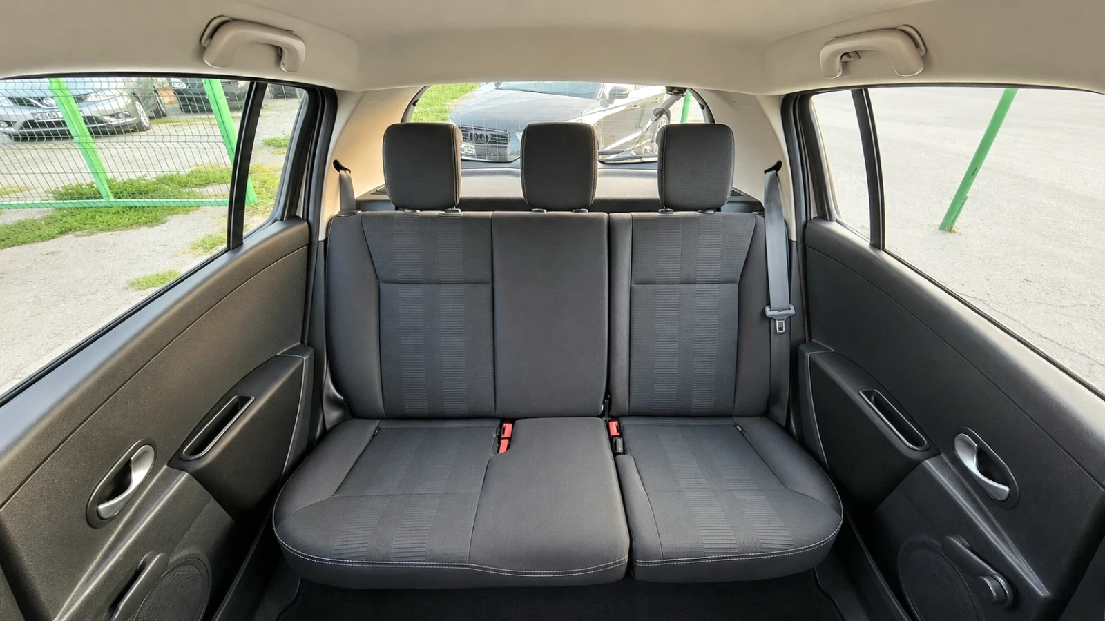 Renault Clio 1.5dCi/NAVi/ЮБИЛЕЙНА/РЕАЛНИ КМ/ИТАЛИЯ, снимка 9 - Автомобили и джипове - 55825927
