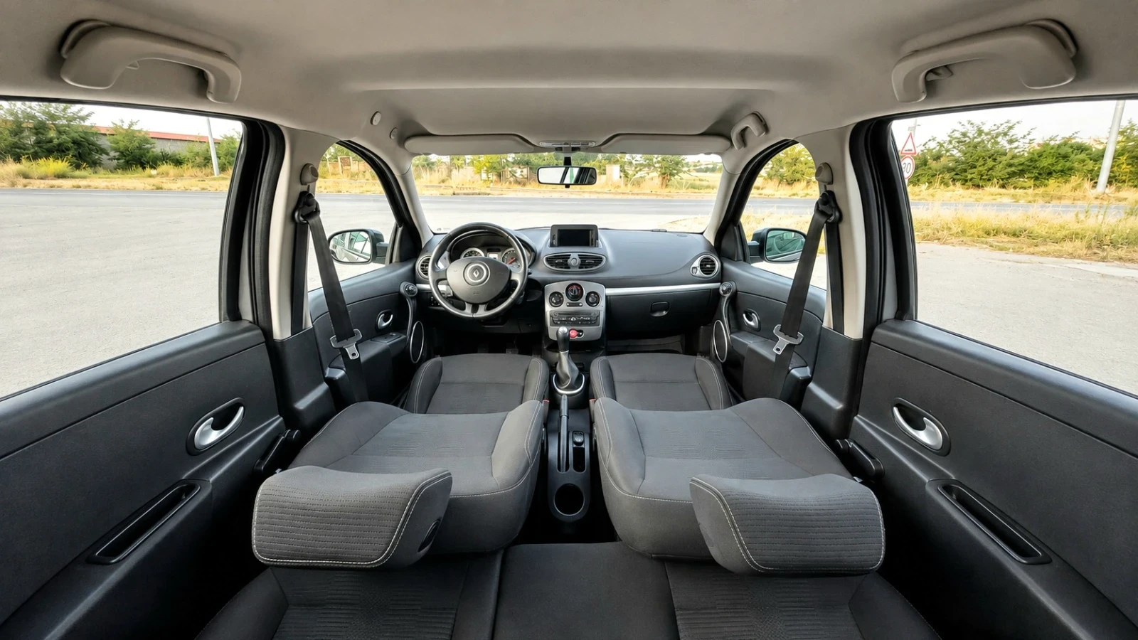 Renault Clio 1.5dCi/NAVi/ЮБИЛЕЙНА/РЕАЛНИ КМ/ИТАЛИЯ, снимка 7 - Автомобили и джипове - 55825927