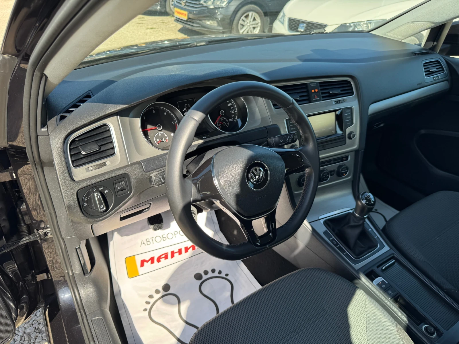 VW Golf 1.6 TDI , снимка 12 - Автомобили и джипове - 55888779
