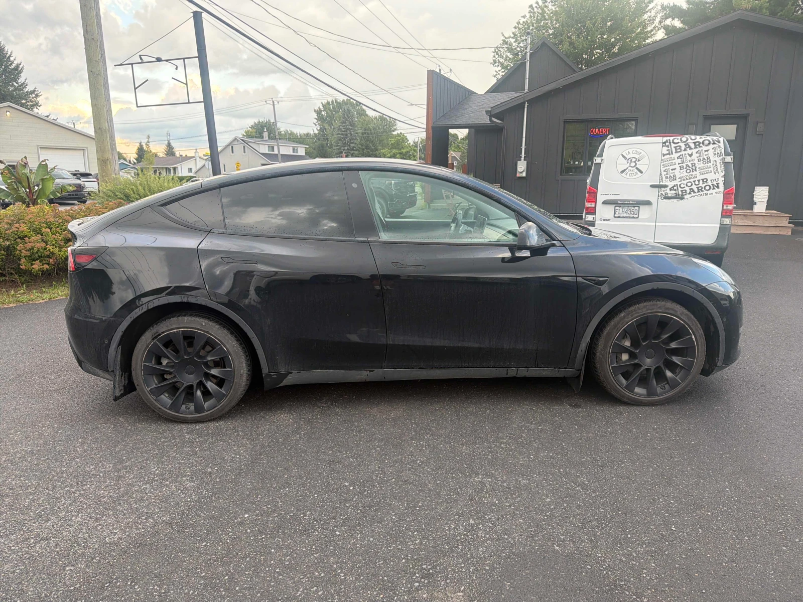 Tesla Model Y Long Range | CARFAX | АВТОФИНАНСИРАНЕ, снимка 4 - Автомобили и джипове - 55955333