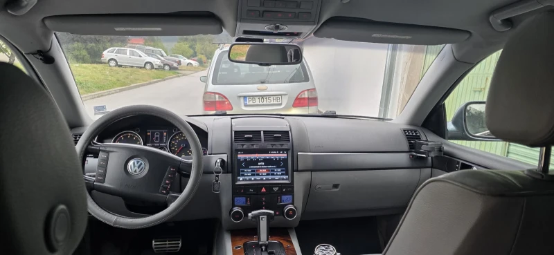 VW Touareg, снимка 7 - Автомобили и джипове - 52094535