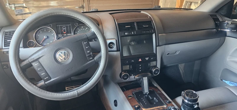 VW Touareg, снимка 10 - Автомобили и джипове - 52094535