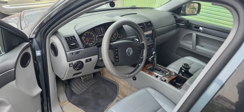 VW Touareg, снимка 6 - Автомобили и джипове - 52094535