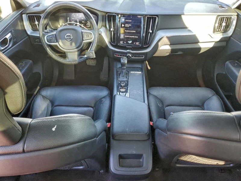 Volvo XC60 T5* MOMENTUM* 4x4, снимка 8 - Автомобили и джипове - 52654526
