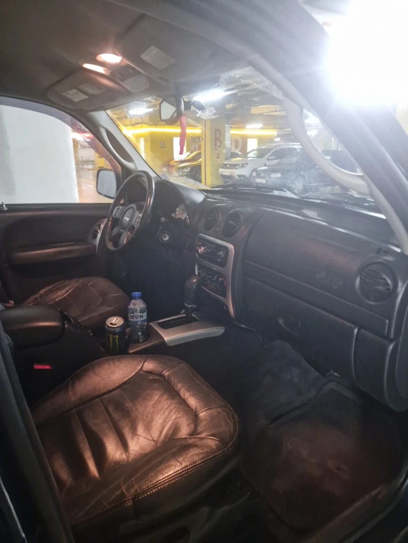 Jeep Cherokee, снимка 8 - Автомобили и джипове - 53238487