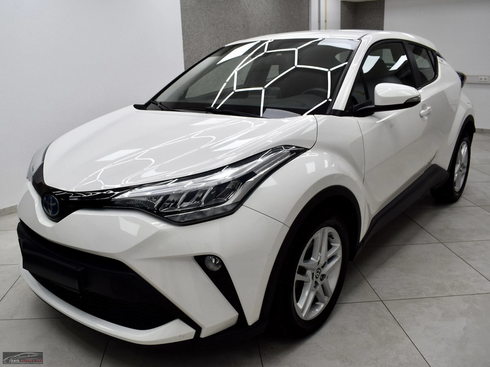 Toyota C-HR 1.8HYBRID/122HP/LED/CAM/CARPLAY/KLESS/NAVI/791bpr | Mobile.bg — изображение 1