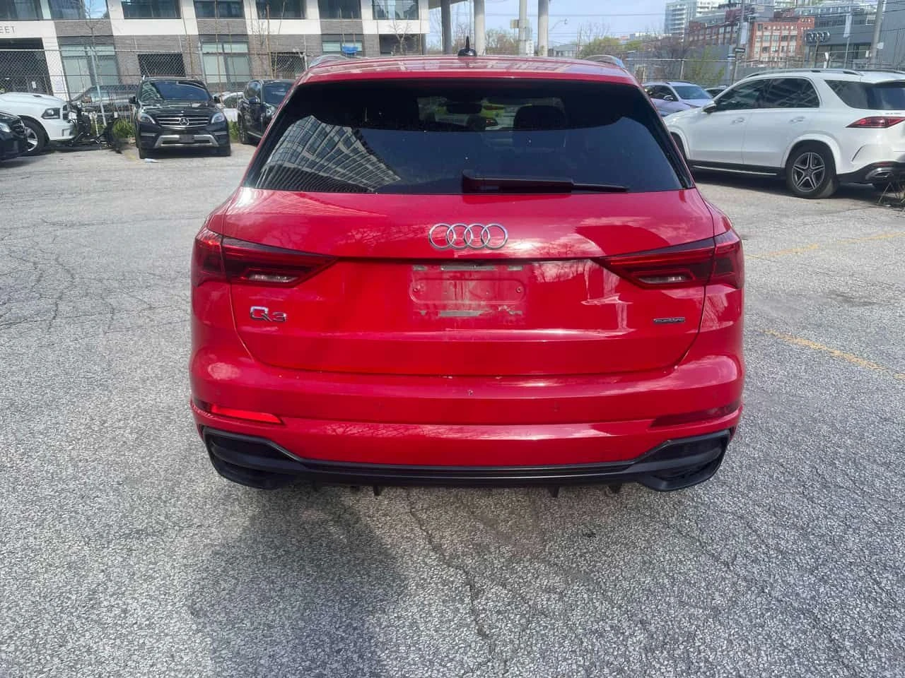 Audi Q3 * TECHNIK * PANO * 360 * CARFAX * ПОДГРЕВИ, снимка 4 - Автомобили и джипове - 54479920