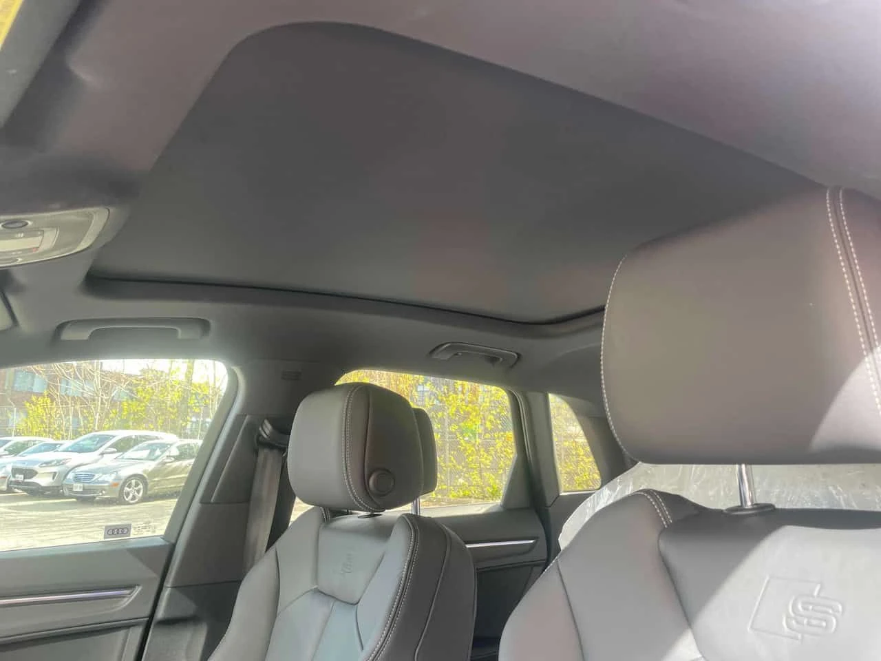 Audi Q3 * TECHNIK * PANO * 360 * CARFAX * ПОДГРЕВИ, снимка 17 - Автомобили и джипове - 54479920