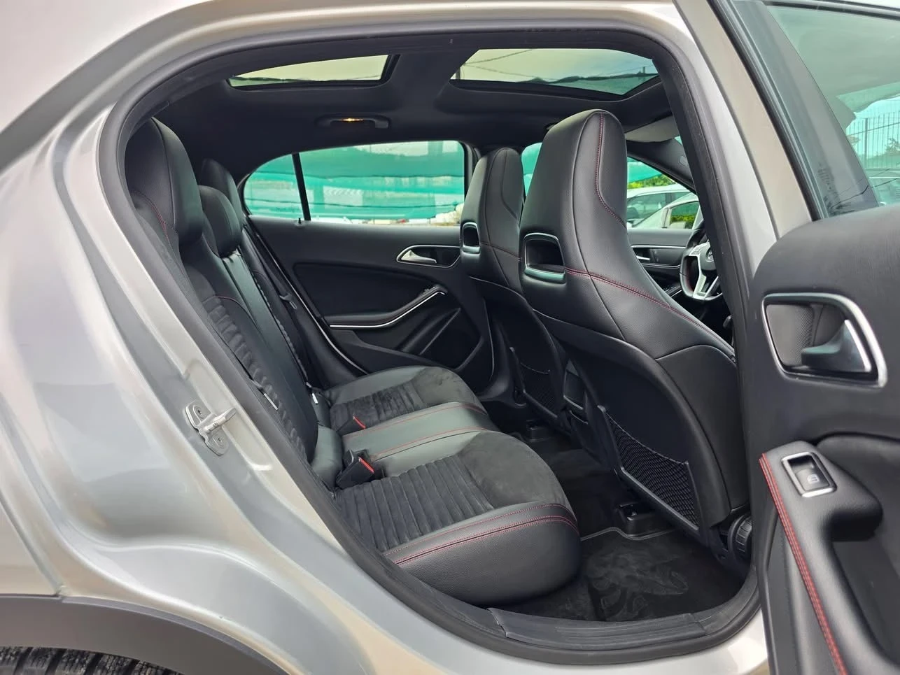 Mercedes-Benz GLA 220 220CDI 170K.C. / 4-MATIC / AMG / НАВИ / КОЖА / ЛЕД, снимка 9 - Автомобили и джипове - 54877769