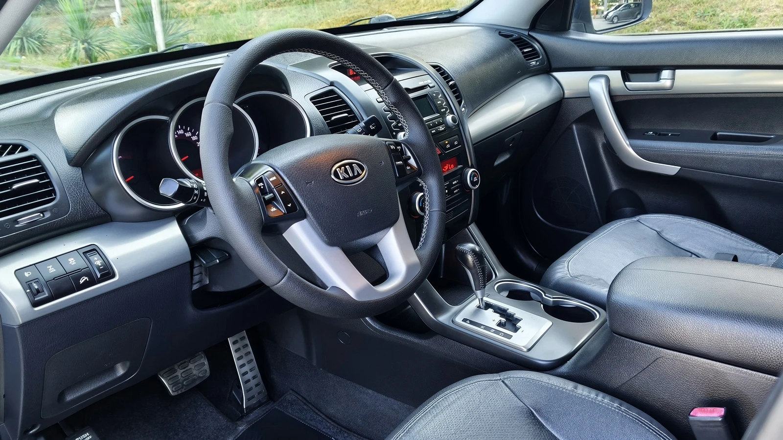 Kia Sorento 2.2CRDI 4x4 Aut., снимка 9 - Автомобили и джипове - 55187473