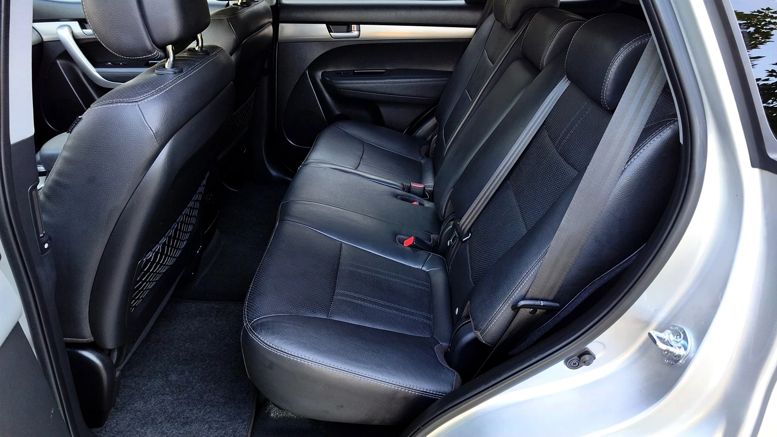 Kia Sorento 2.2CRDI 4x4 Aut., снимка 16 - Автомобили и джипове - 55187473