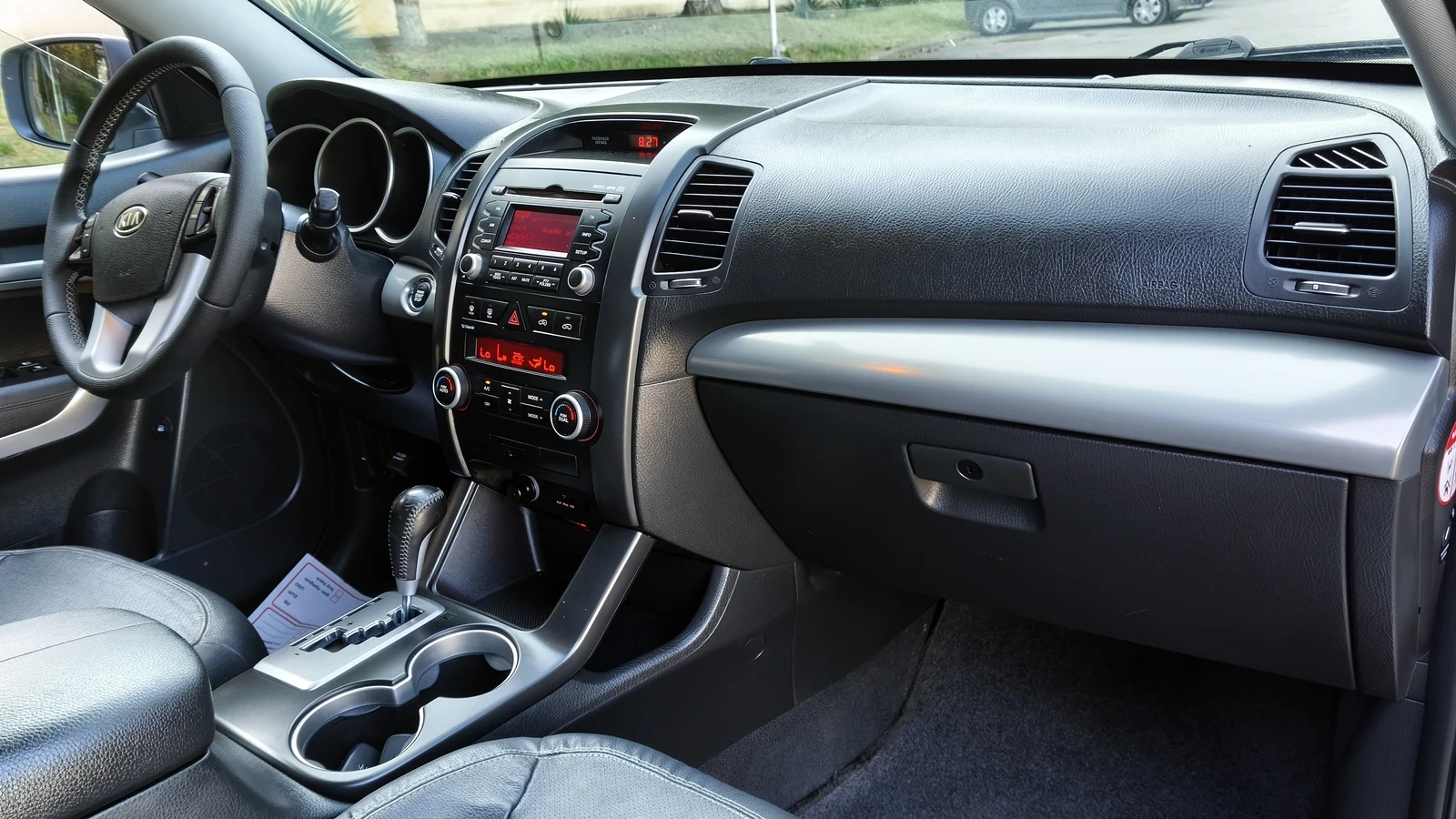 Kia Sorento 2.2CRDI 4x4 Aut., снимка 10 - Автомобили и джипове - 55187473