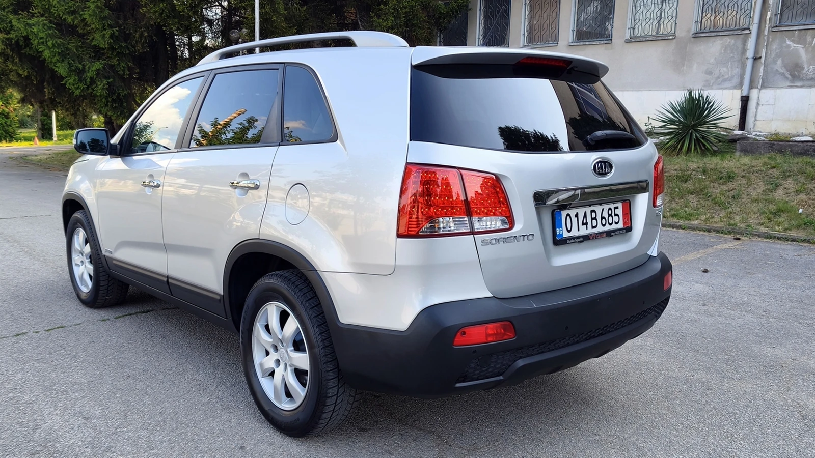 Kia Sorento 2.2CRDI 4x4 Aut., снимка 3 - Автомобили и джипове - 55187473