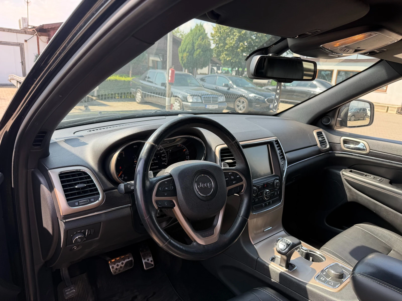 Jeep Grand cherokee 3.0D 4X4 AVTOMAT/NAVI/KOJA/KAMERA EURO 5, снимка 14 - Автомобили и джипове - 55815591