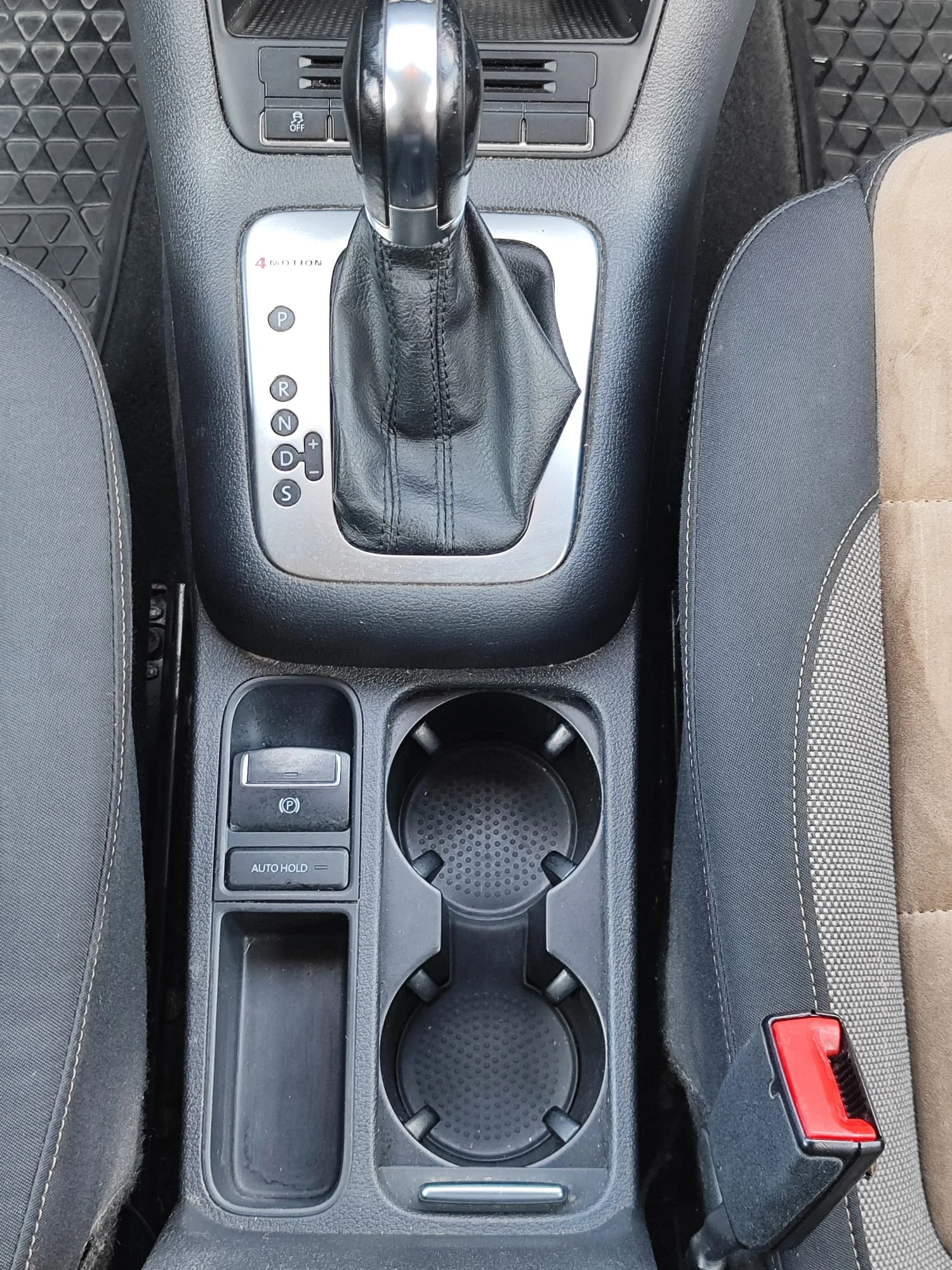 VW Tiguan, снимка 10 - Автомобили и джипове - 55901167