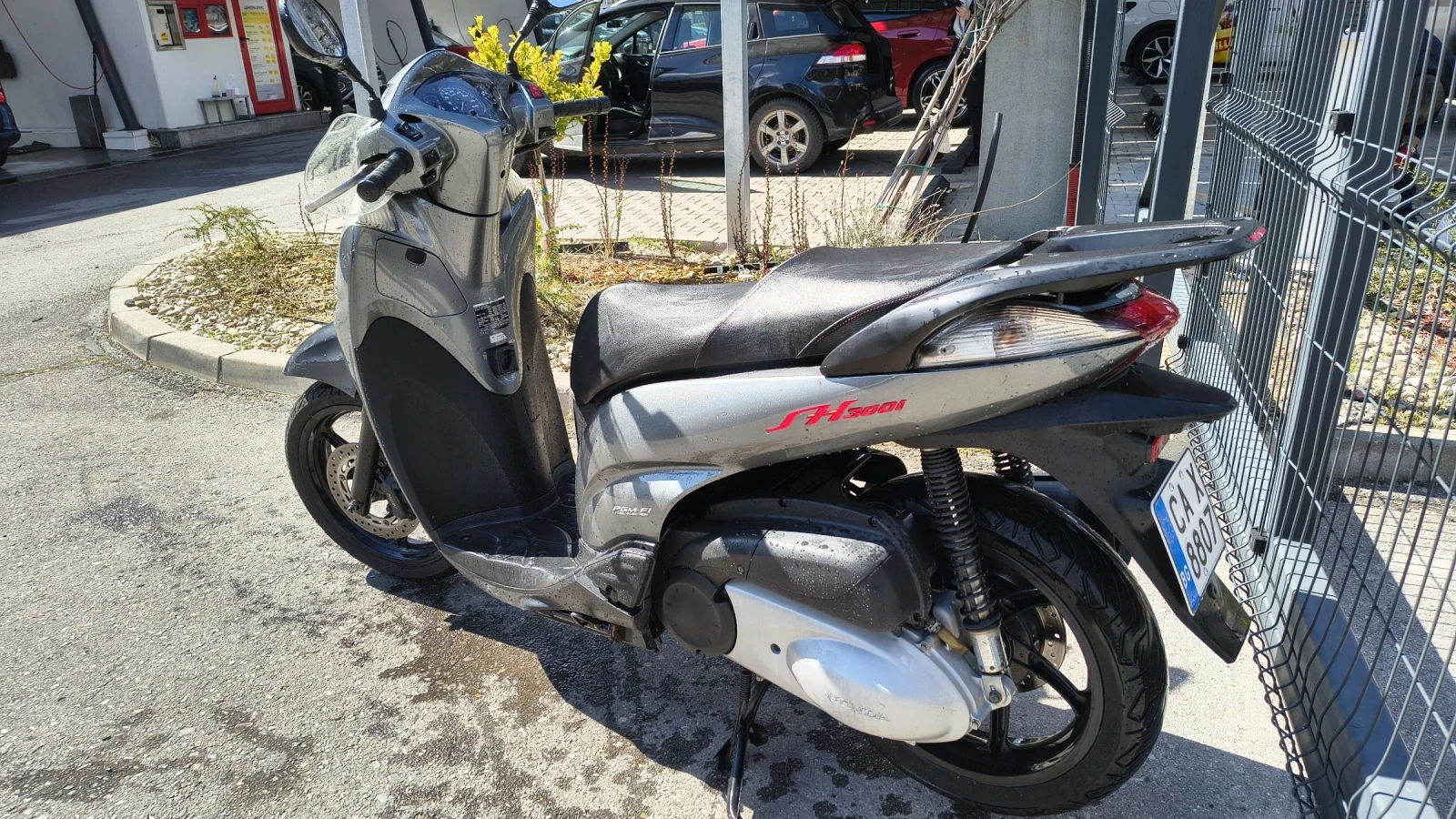 Honda Sh 300i + Каска + Гориво + Каса, снимка 2 - Мотоциклети и мототехника - 55334703
