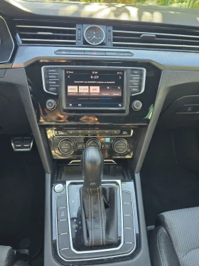 VW Passat R Line / Distronic / Dynamic Light Assist - 26000 лв. - 27420968 11