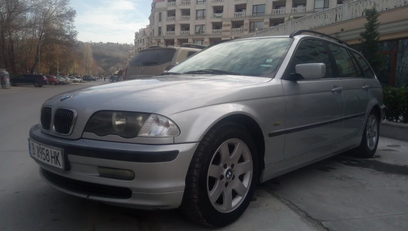 BMW 320 320i, снимка 1 - Автомобили и джипове - 48257315