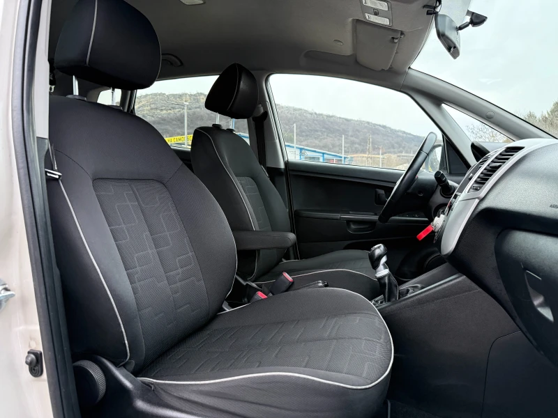 Kia Venga 1.4i-90к.с-парктроник-климатик-мултимедия-Италия, снимка 15 - Автомобили и джипове - 53197148