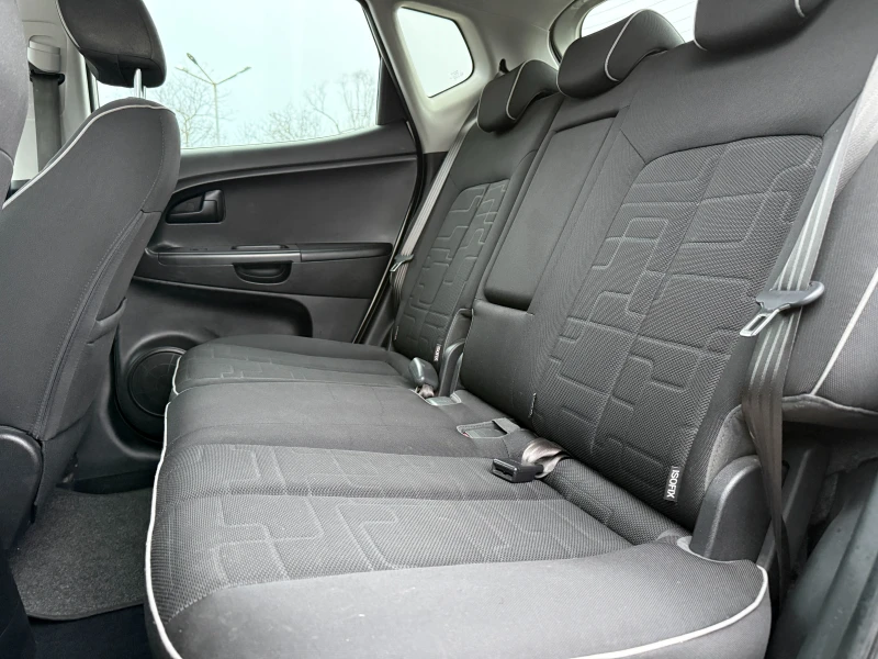 Kia Venga 1.4i-90к.с-парктроник-климатик-мултимедия-Италия, снимка 11 - Автомобили и джипове - 53197148