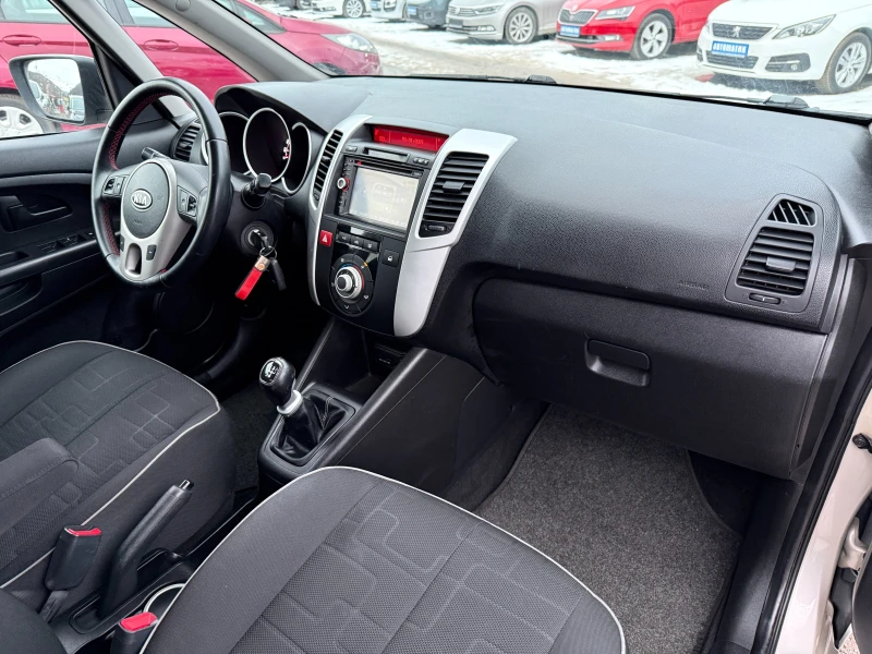 Kia Venga 1.4i-90к.с-парктроник-климатик-мултимедия-Италия, снимка 14 - Автомобили и джипове - 53197148