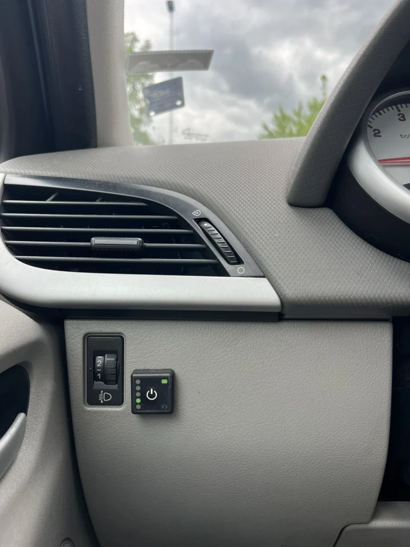 Peugeot 207, снимка 8 - Автомобили и джипове - 53221910