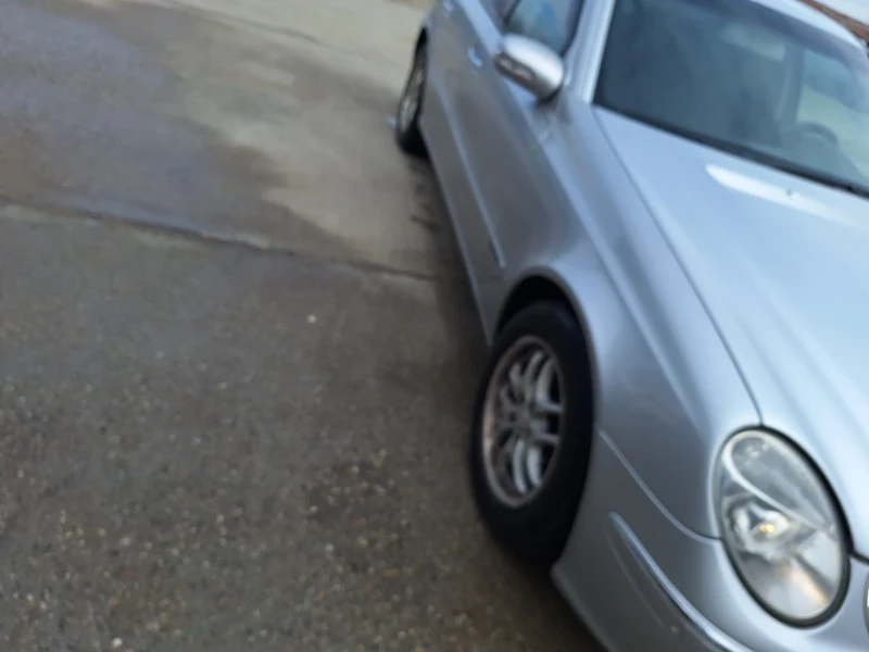 Mercedes-Benz E 220, снимка 7 - Автомобили и джипове - 53453603