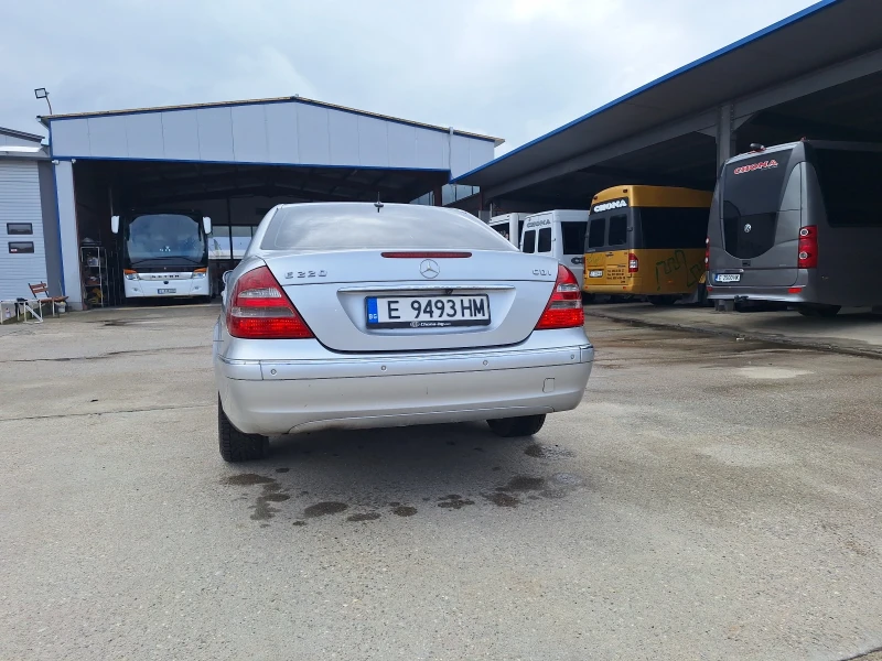 Mercedes-Benz E 220, снимка 4 - Автомобили и джипове - 53453603