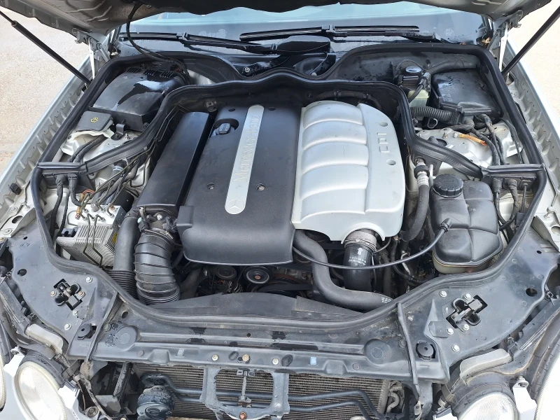 Mercedes-Benz E 220, снимка 9 - Автомобили и джипове - 53453603