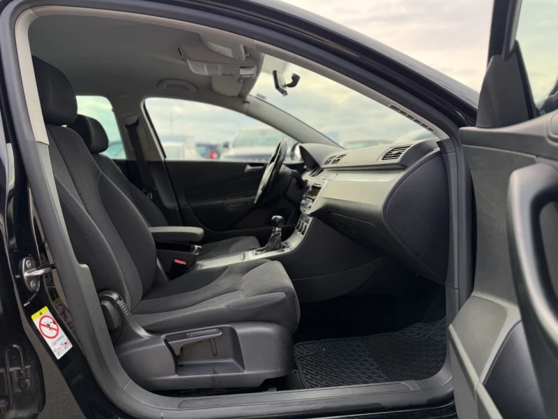 VW Passat 1.6TDI, снимка 13 - Автомобили и джипове - 53511053