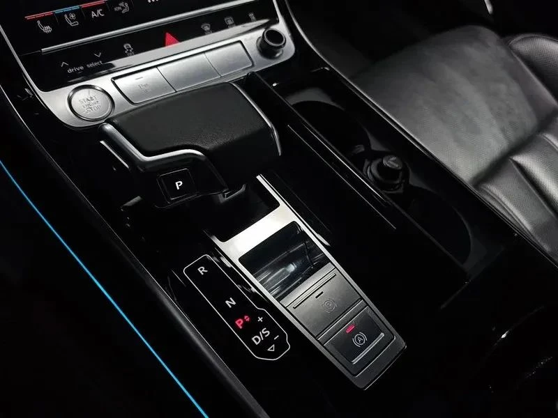 Audi A8, снимка 9 - Автомобили и джипове - 56689307