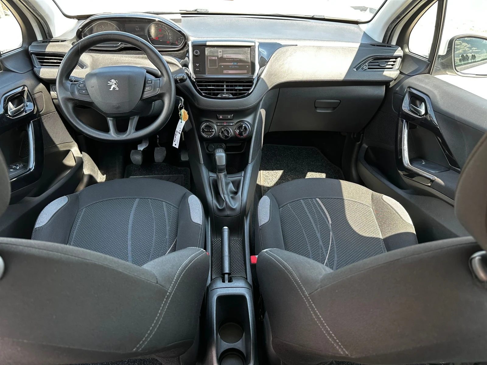 Peugeot 208 1.4hdi - изображение 10