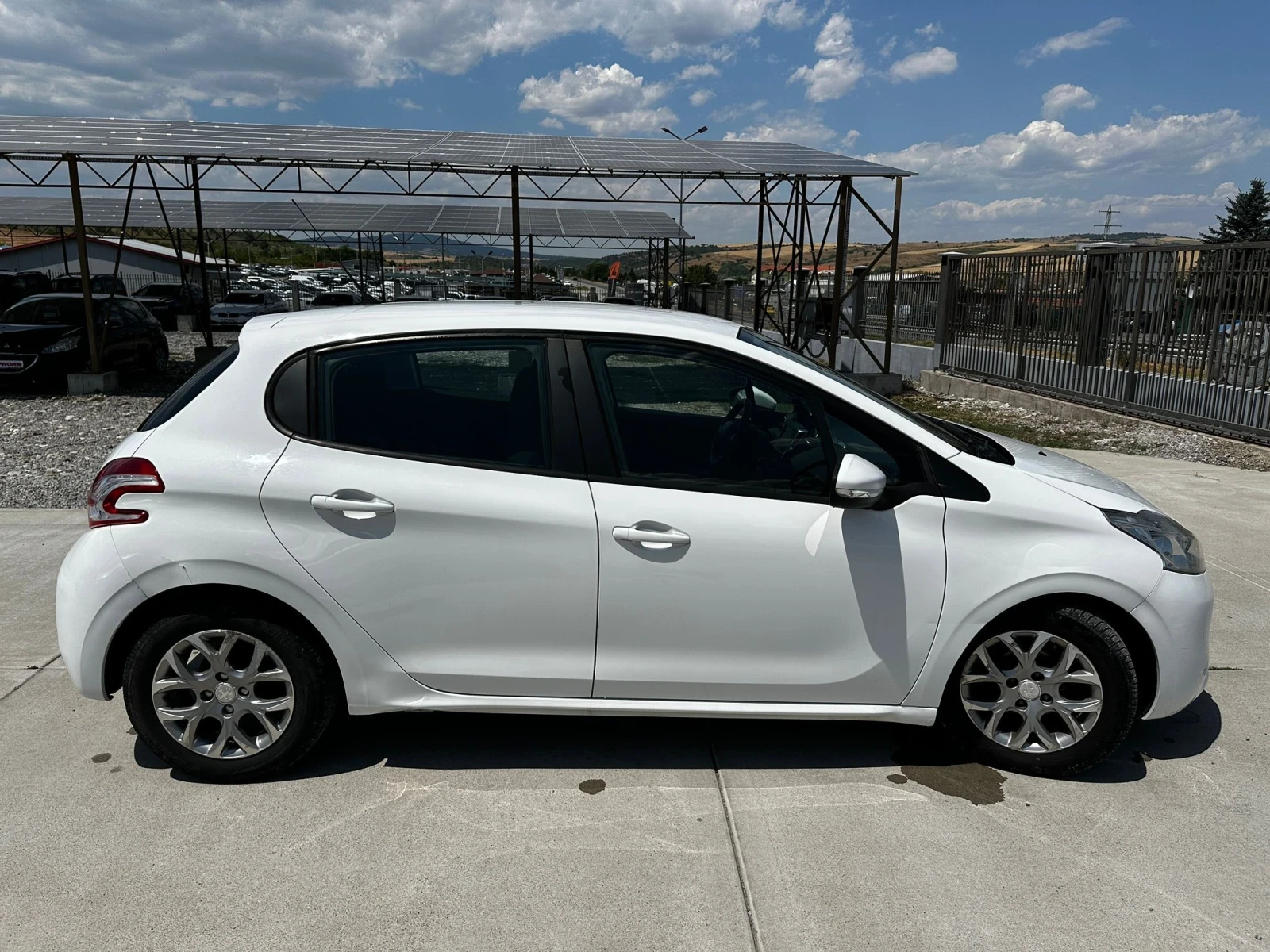 Peugeot 208 1.4hdi - изображение 8