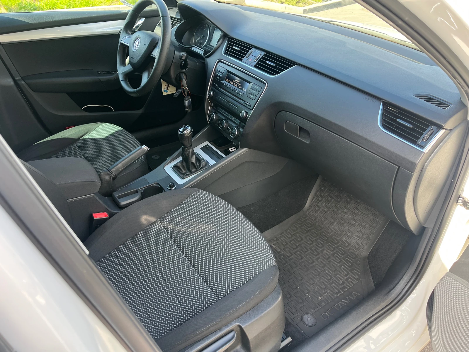 Skoda Octavia ПЕРФЕКТНА  - изображение 9
