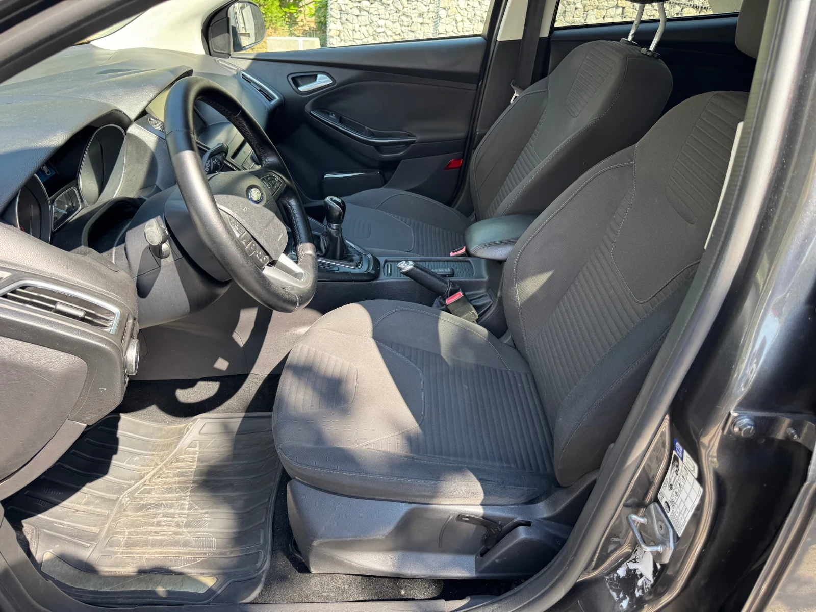 Ford Focus 1.6i LPG 120hp* LED* NAVI* КАМЕРА* KEYLESS* 2015г - изображение 2