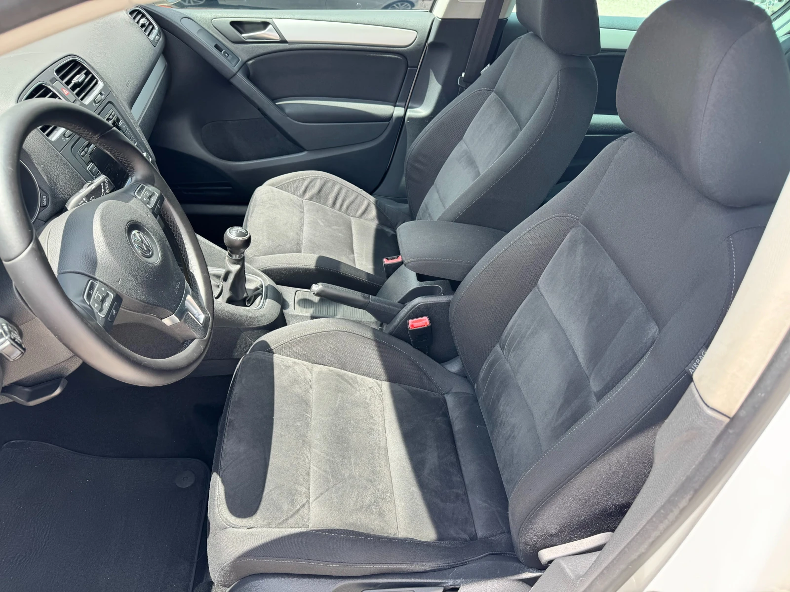 VW Golf 1.4TSi 160k.с. R-line 6ск. - изображение 8