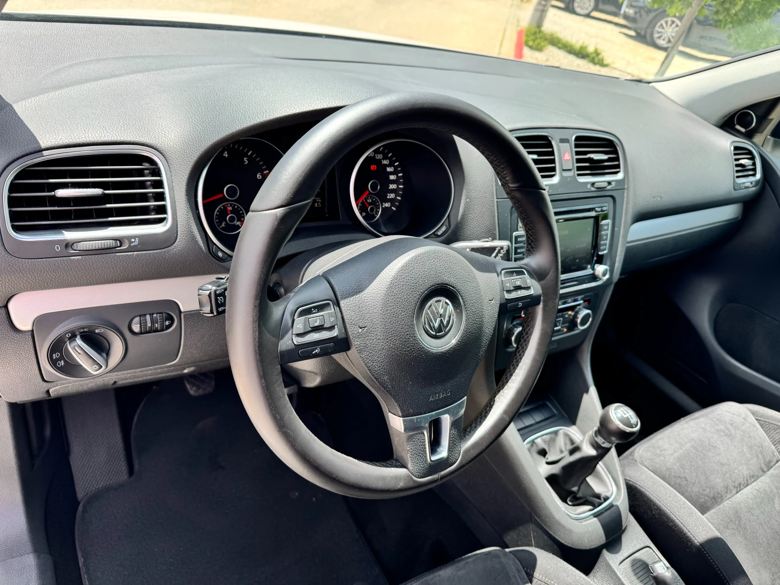 VW Golf 1.4TSi 160k.с. R-line 6ск. - изображение 7
