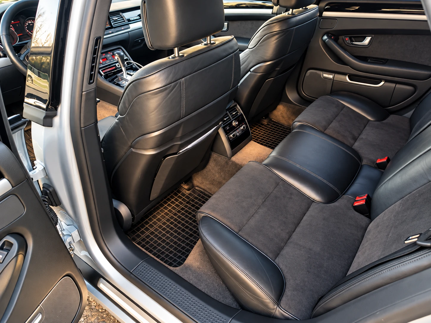 Audi A8, снимка 6 - Автомобили и джипове - 51331426