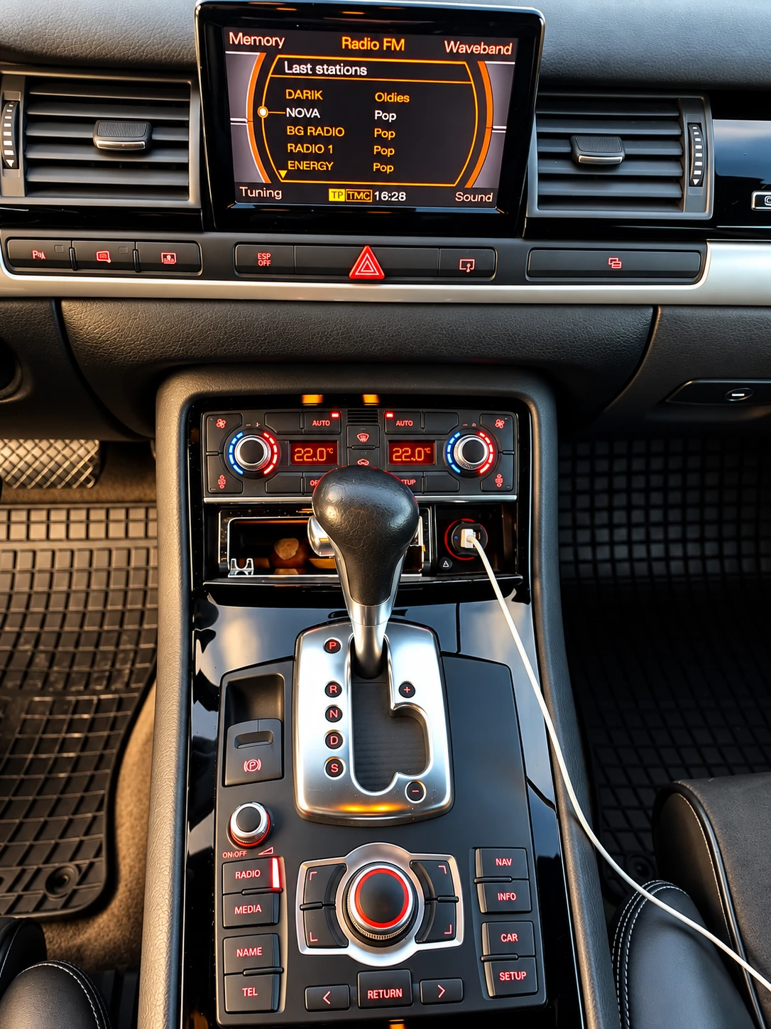 Audi A8, снимка 13 - Автомобили и джипове - 51331426
