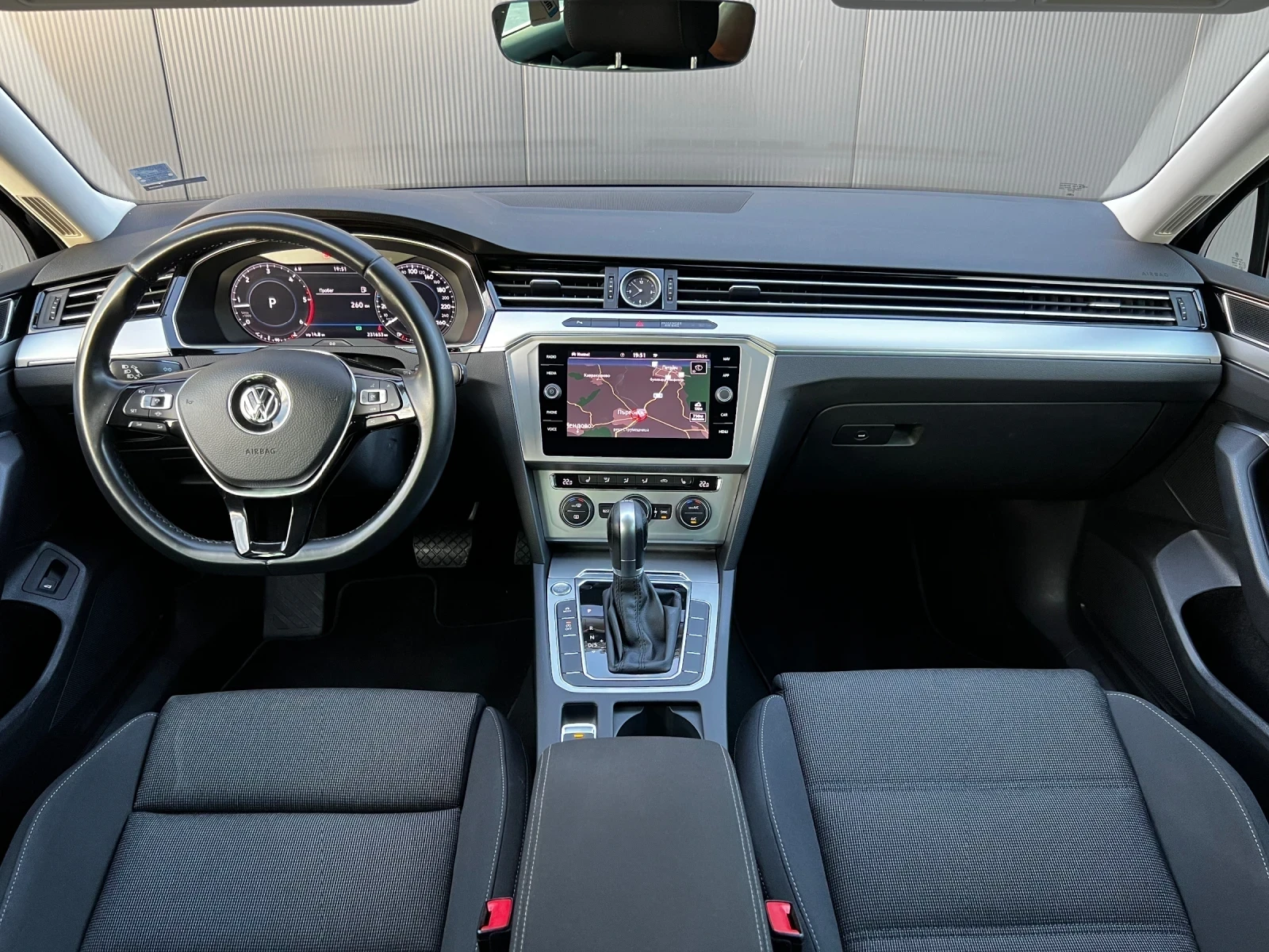VW Passat 2.0 TDI/DSG7/Camera/Distronic/Digital/Обслужен - изображение 8
