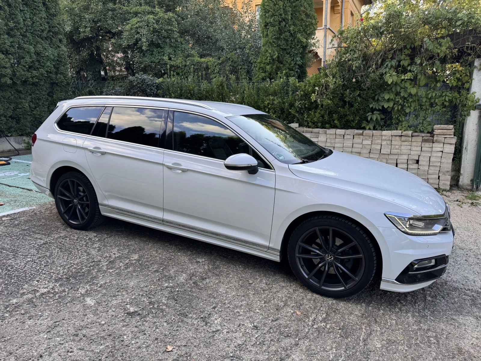 VW Passat R Line / Distronic / Dynamic Light Assist - изображение 3