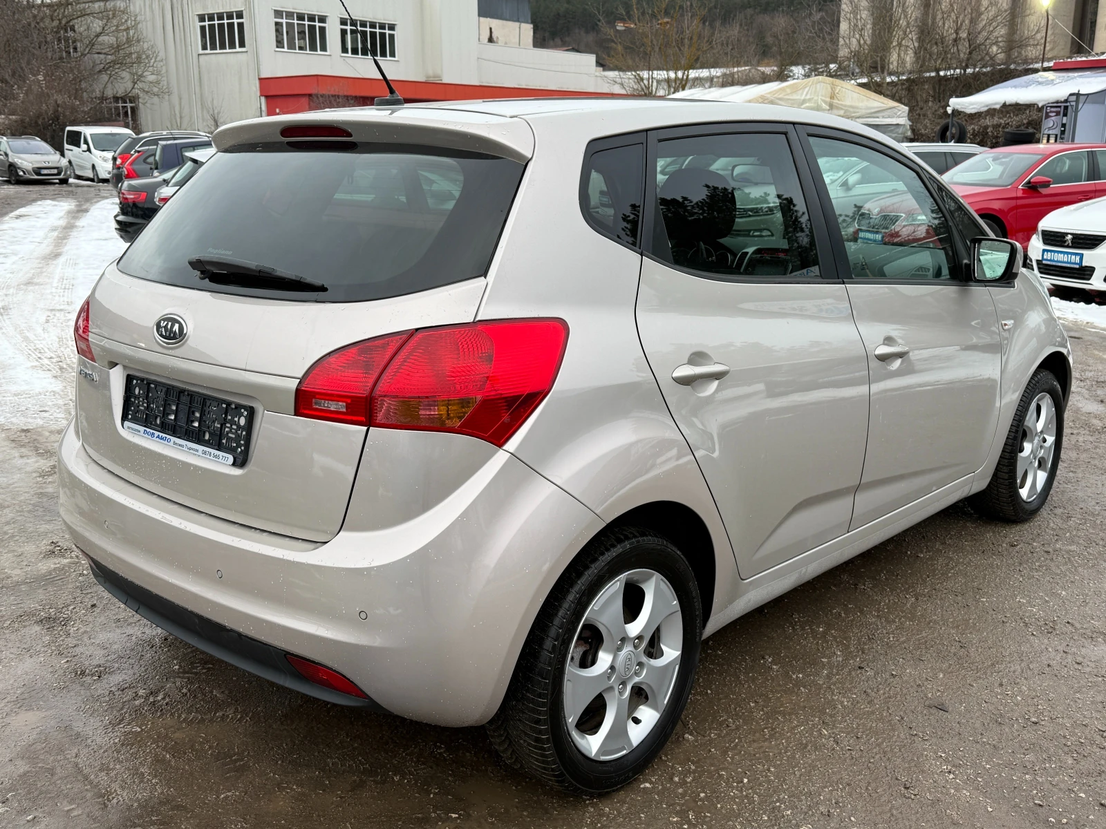 Kia Venga 1.4i-90к.с-парктроник-климатик-мултимедия-Италия - изображение 6