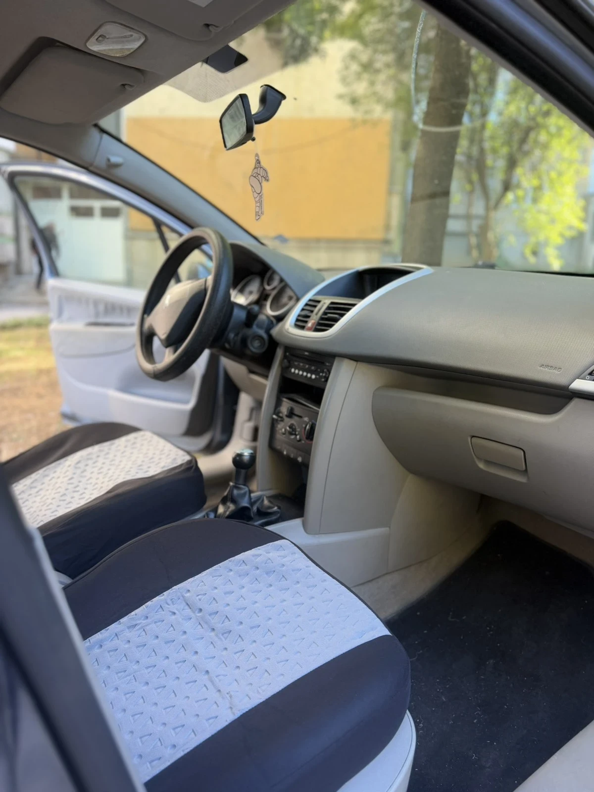 Peugeot 207, снимка 15 - Автомобили и джипове - 56189043