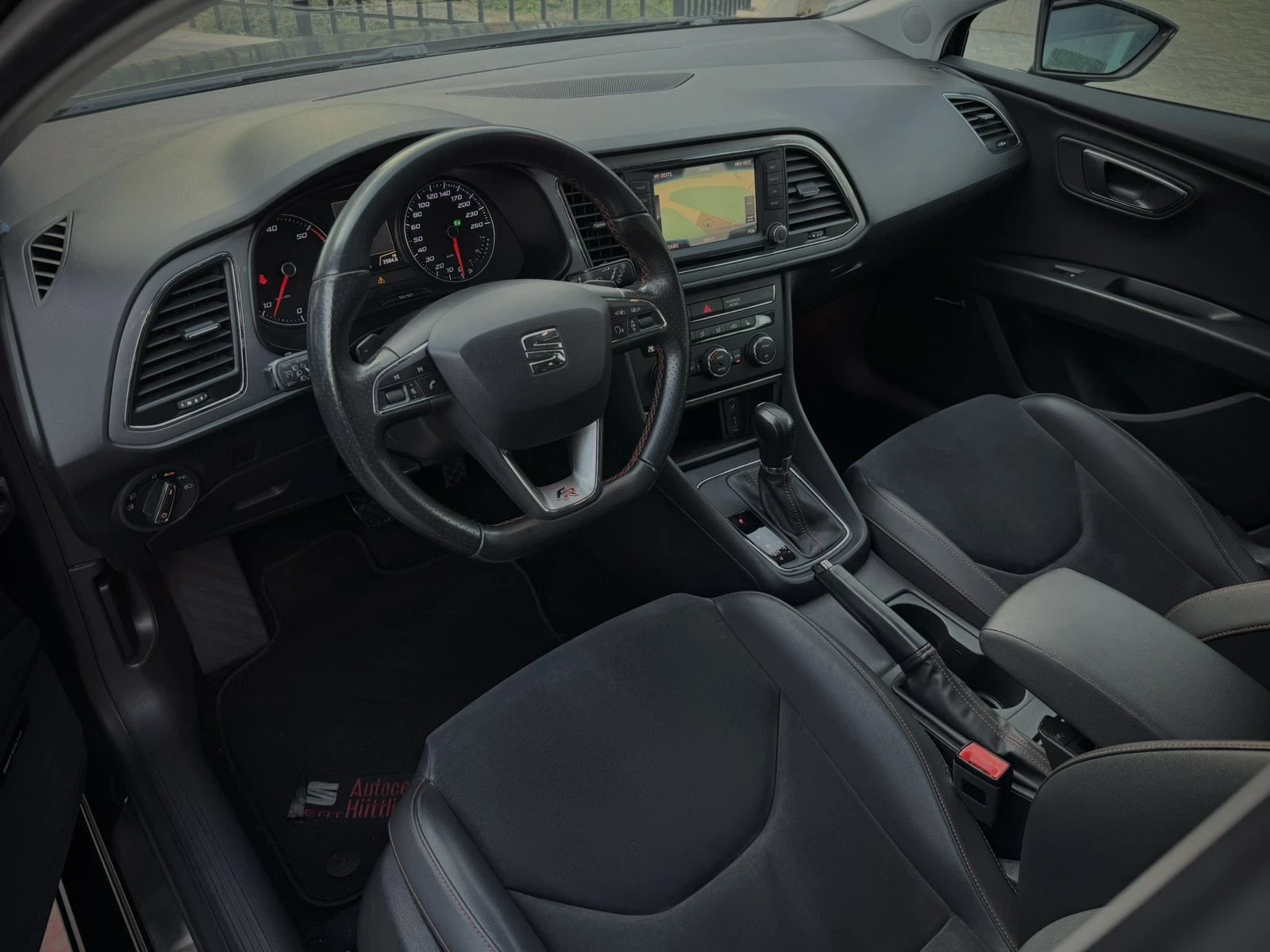 Seat Leon FR Limited / MATRIX Фарове / Алкантара / DSG - 6ск, снимка 8 - Автомобили и джипове - 53779613