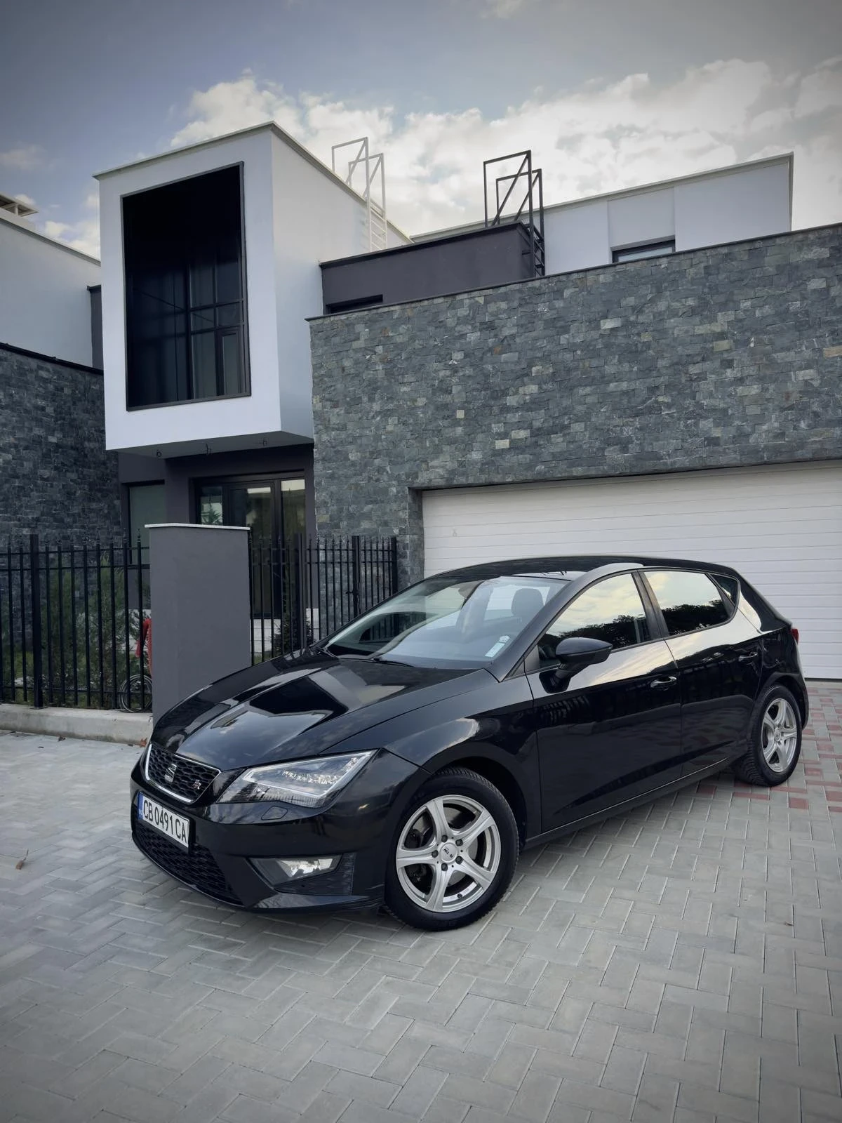 Seat Leon FR Limited / MATRIX Фарове / Алкантара / DSG - 6ск, снимка 2 - Автомобили и джипове - 53779613