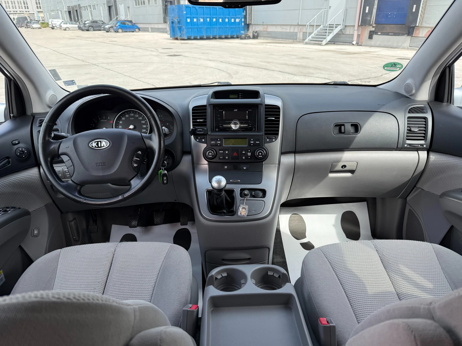 Kia Carnival 7 ����� | Mobile.bg � ����������� 10