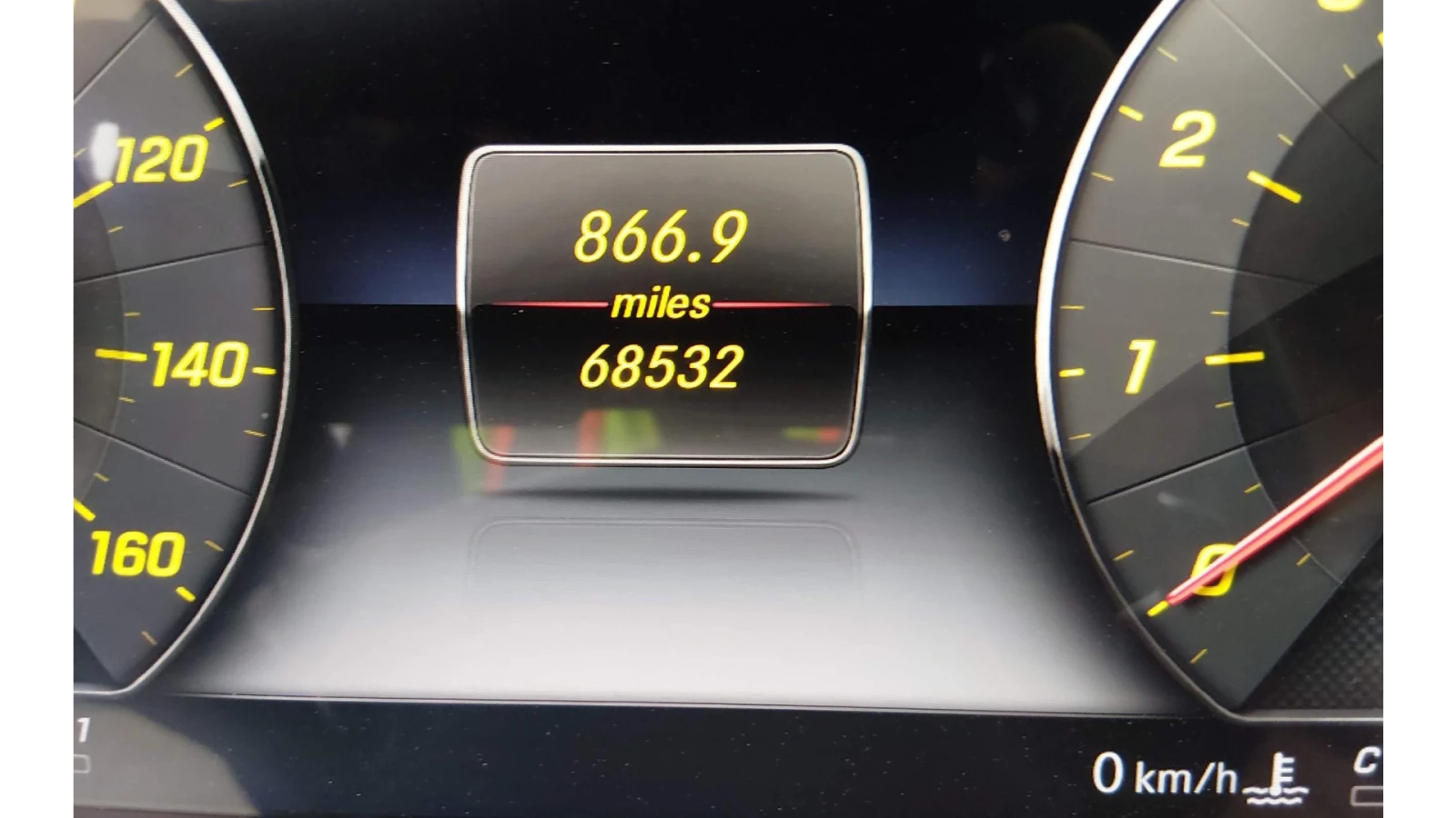 Mercedes-Benz E 400 4MATIC Convertible, снимка 9 - Автомобили и джипове - 54456592